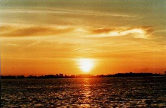 Objek wisata Makassar pantai losari in sunset
